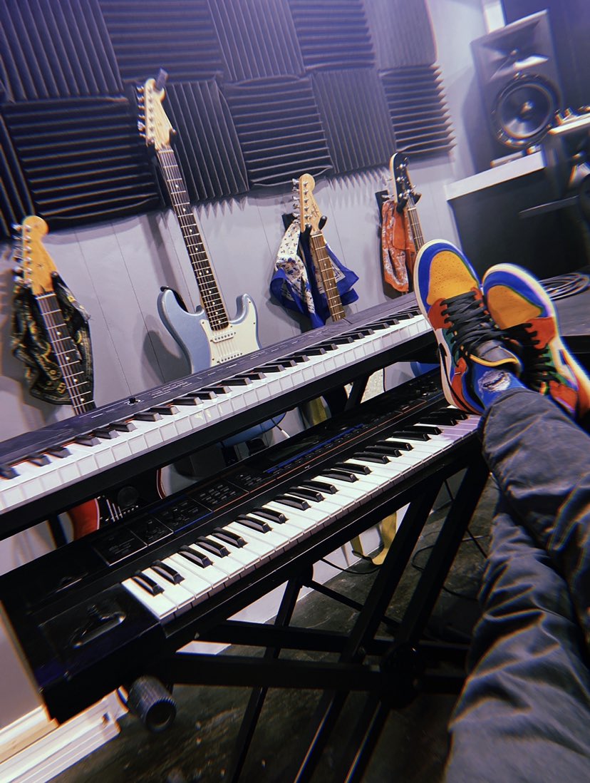 DJdrowsy's tweet image. my happy place..