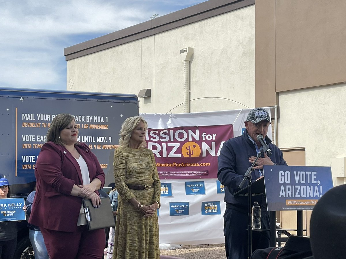_ariellede's tweet photo. Guess who’s here? 👸

@FLOTUS is on the ground in Phoenix to launch a canvass with hundreds of excited volunteers ready to re-elect @CaptMarkKelly 🚀 https://t.co/IQHm2GXFRm