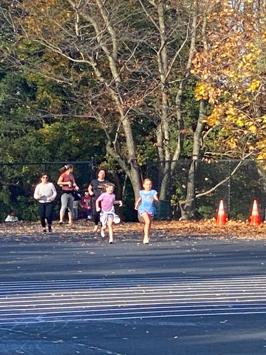 CSSWPPTA's tweet image. Fun morning at the Turkey Trot! @ChurchStreet_WP