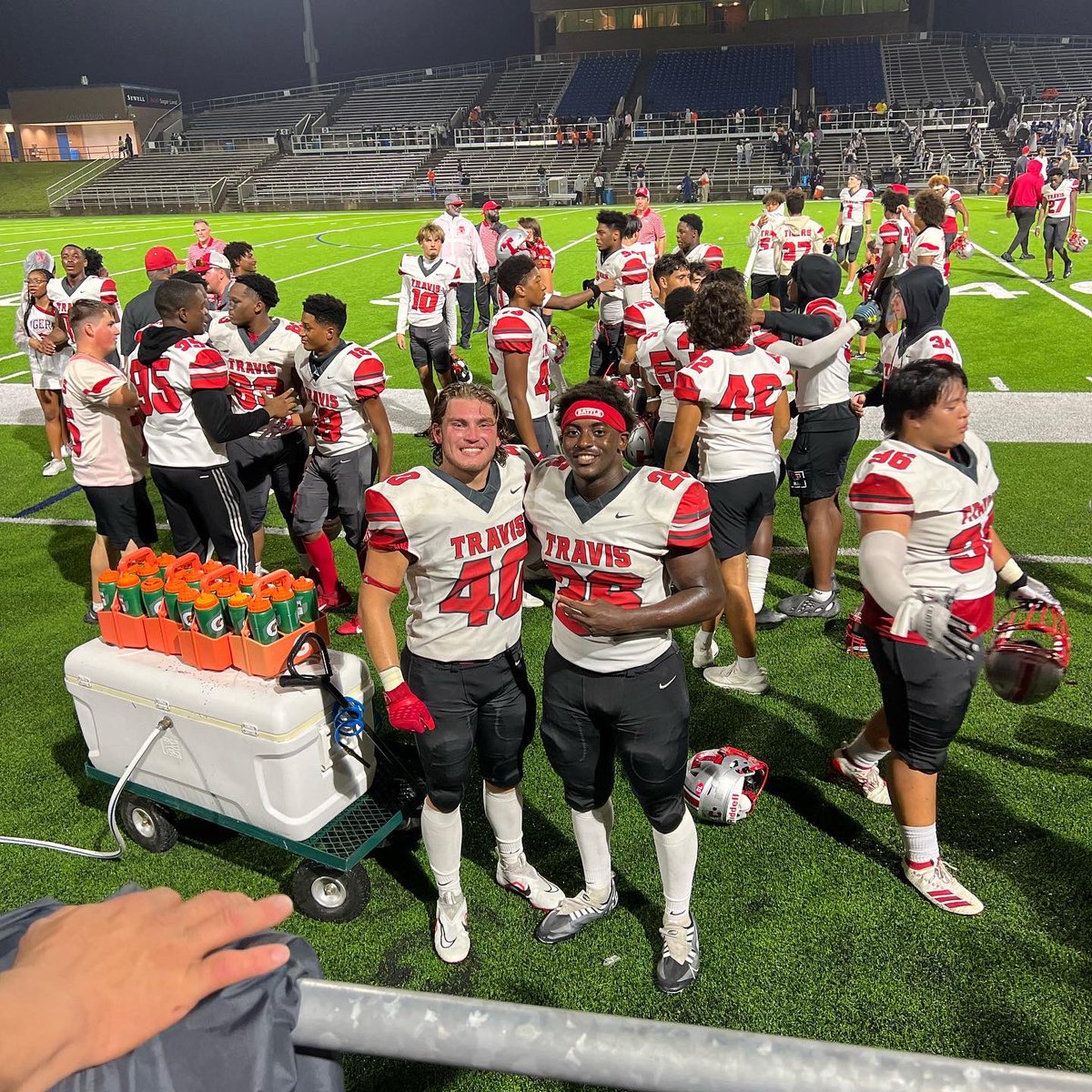 AO_LB26's tweet photo. Praise The Lord for these past 4 years of hard work, determination, and heart for football. I’m blessed to have built such a strong bond in a short amount of time with my teammates and Coaches. I’m truly thankful for everything lesson this sport has taught me! #26out ❤️🤝🏾 https://t.co/QFc4lQywjC
