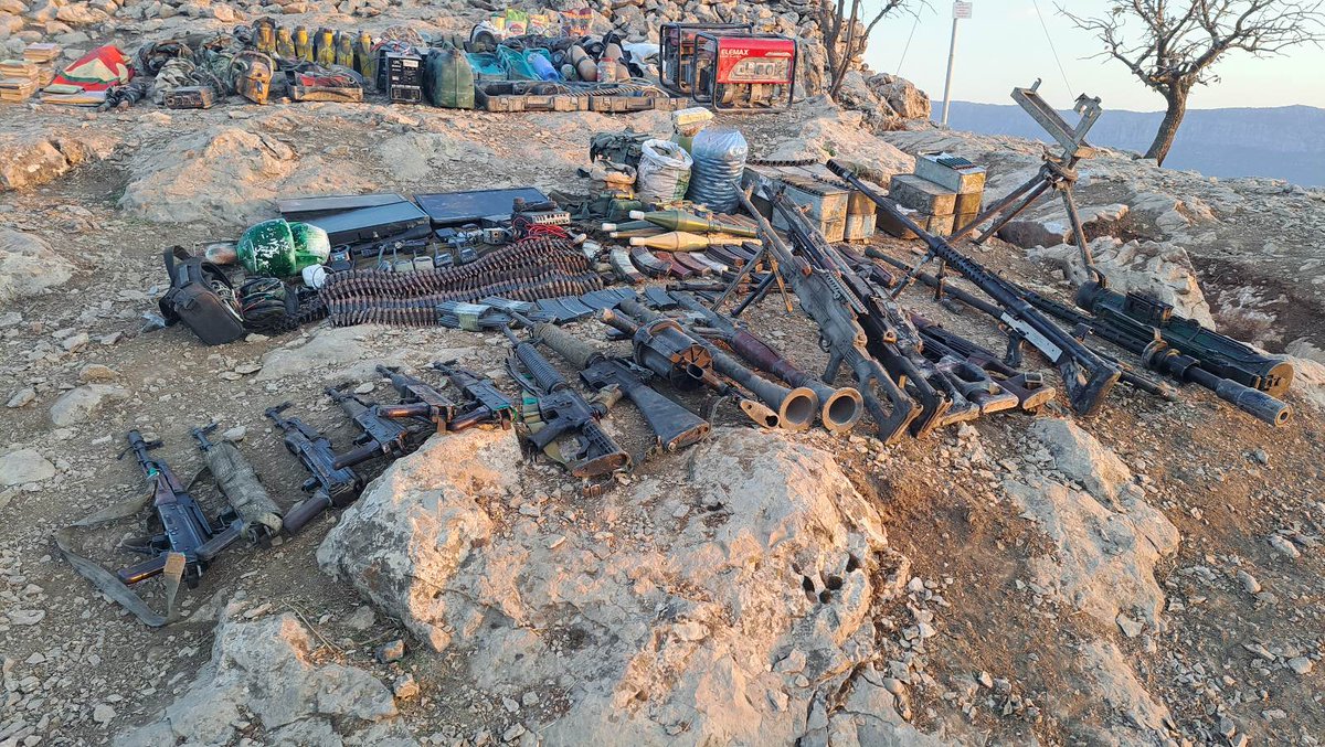 1️⃣ Daima milletinin emrinde ve görevinin başında olan Mehmetçiklerimiz, Pençe-Kilit Operasyonu bölgesinde teröristler tarafından kullanılan mağara, sığınak ve barınaklara tek tek girmeye devam ediyor.
msb.gov.tr/SlaytHaber/511…
#MSB