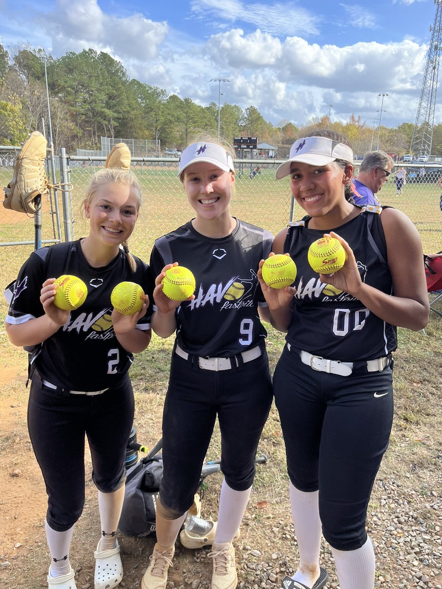 Havok_2024's tweet photo. Havok 2024 girls bats continue to be on fire this fall. The bomb squad is 🔥 🔥 🔥 5 HR in 3 games!!! @HavoKSoftball @CoachShelton18 @SUHornetsSB @coachmere_16 @Hampton_SB @MasonSoftball @CoachKeithParr @RMC_Softball https://t.co/tO9y07JW1B