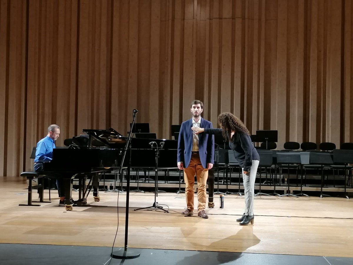 Finalizada la movilidad Erasmus+ que han realizado nuestros profesores de Canto, Elena Muñoz Valdelomar, y de Repertorio con piano para voz, Ricardo Francia, en Lisboa: Aportaron y se enriquecieron. 
Enhorabuena a los dos
#profesorescontalento #escm #opera #zarzuela