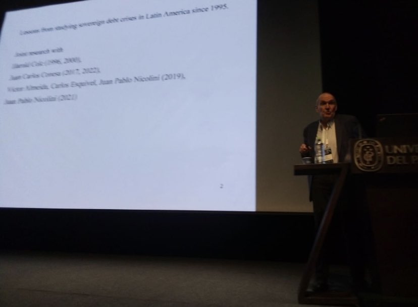 “Analysis of probability of sovereign default requires analysis of expectations of renegotiation”, Tim Kehoe <a href="/TimTkehoe/">Tim Kehoe 🇺🇸🇨🇦🇲🇽🇺🇦</a> from <a href="/UMNews/">University of Minnesota</a> at #LaceaLames2022 #EconTwitter <a href="/UdelPacifico/">Universidad del Pacífico</a>