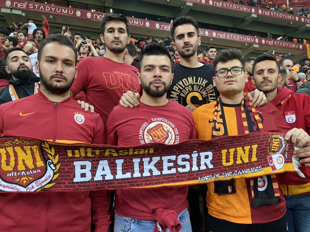 İNLEYEN NAĞMELER RUHUMU SARDI!!!
 
Galatasaray'ımızı jimnastik kulübü karşısında yalnız bırakmadık.

#ultrAslanUNI