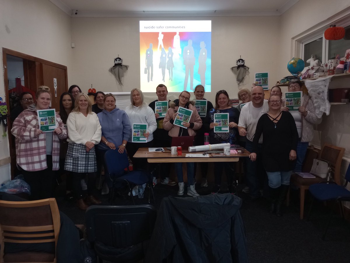 TrainingLom's tweet image. Bit behind with posting these pics of more amazing individuals Willing, able and ready to help keep their communities safer from Suicide. SOC Hamilton and South Lanarkshire Council, thank you. We are so privileged to meet so many incredible people so committed to helping ❤️❤️❤️❤️