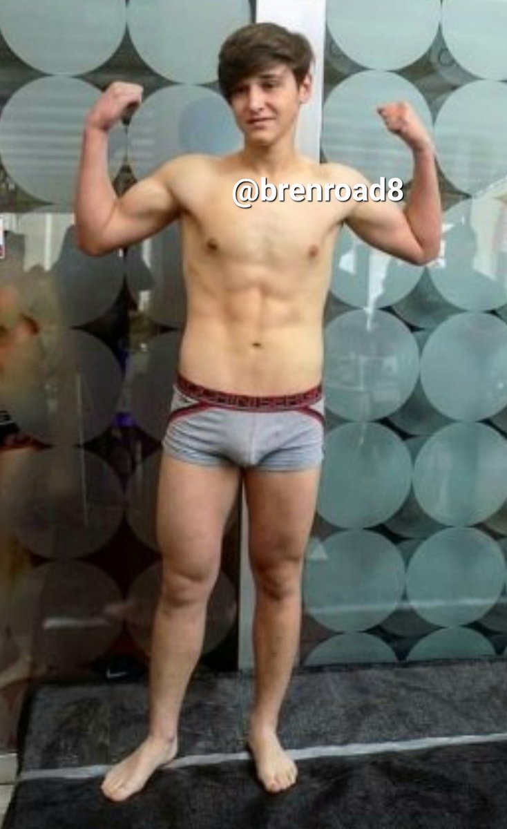 brenroad8's tweet photo. #morritos #chacalitos #chavitos en boxer !! Con ganas de chuparles todo a todos 🤤🤤 #héteros #machos #bultos #bulges #straight https://t.co/EwBcMm6Pn9