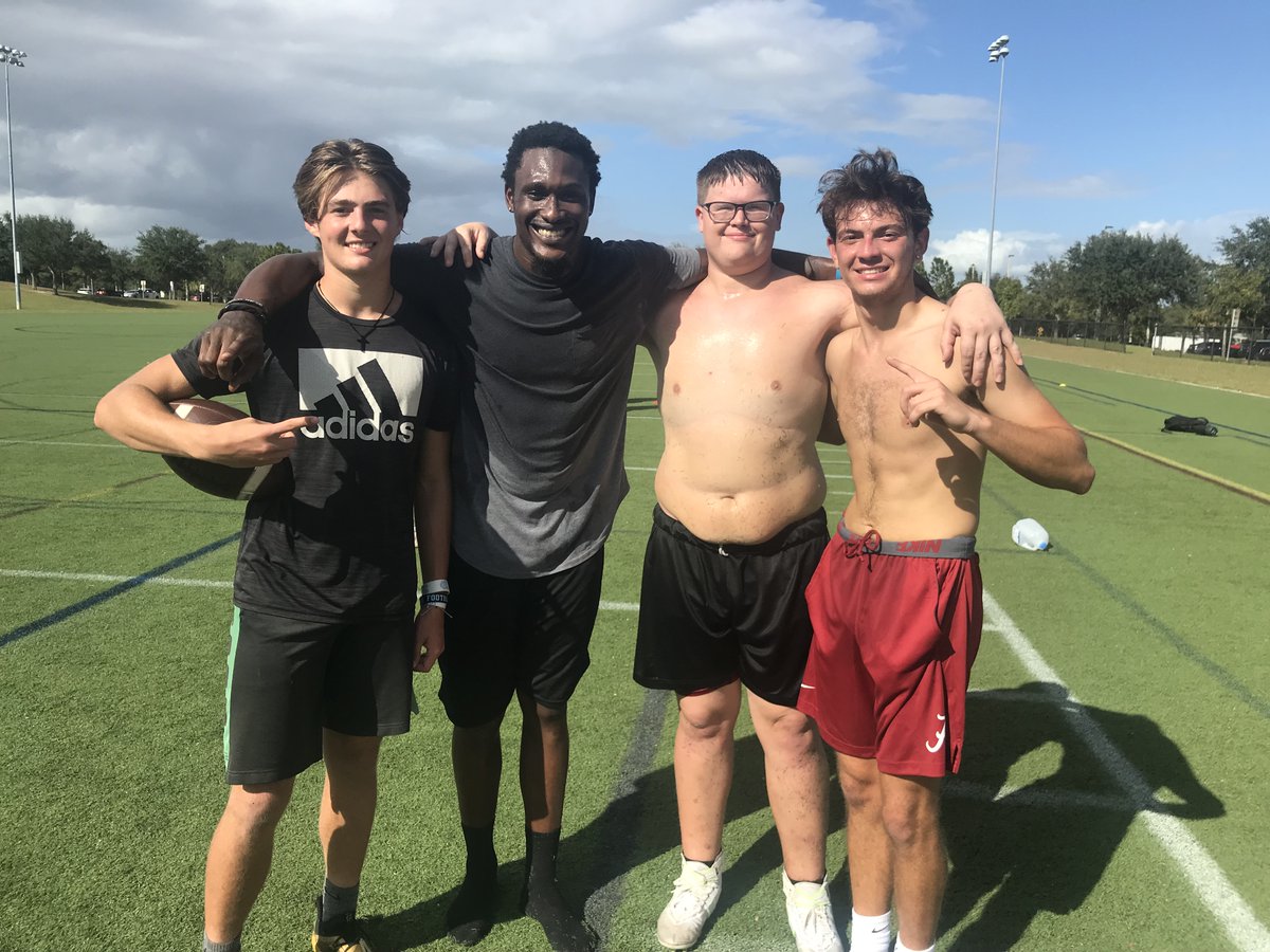 When <a href="/karlos_sr/">Karlos Williams Sr. (Coach Los)</a> is in town, you know we working #KWP #Grind #BoltBuilt <a href="/recruit_ridge/">RecruitTheRidge</a>