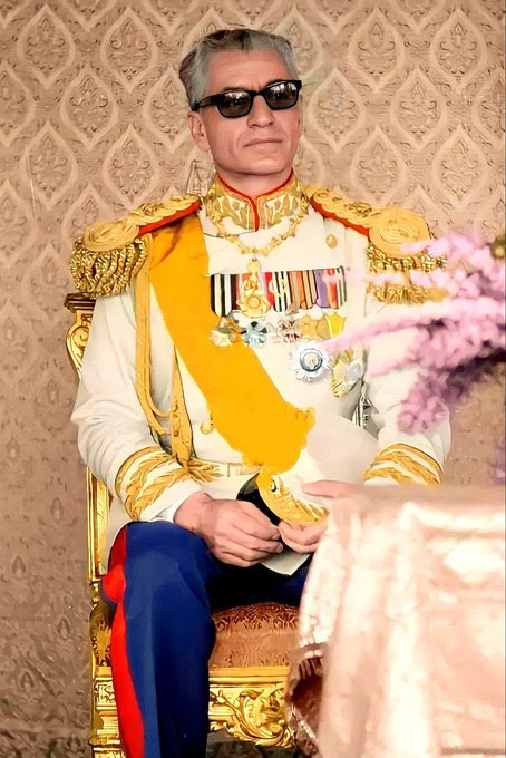 off734's tweet image. پشت پسرت ایستادم
که نگن( لر ) پشت شاه و ایرانش و خالی کرد
#جاوید_شاه #آریامهر