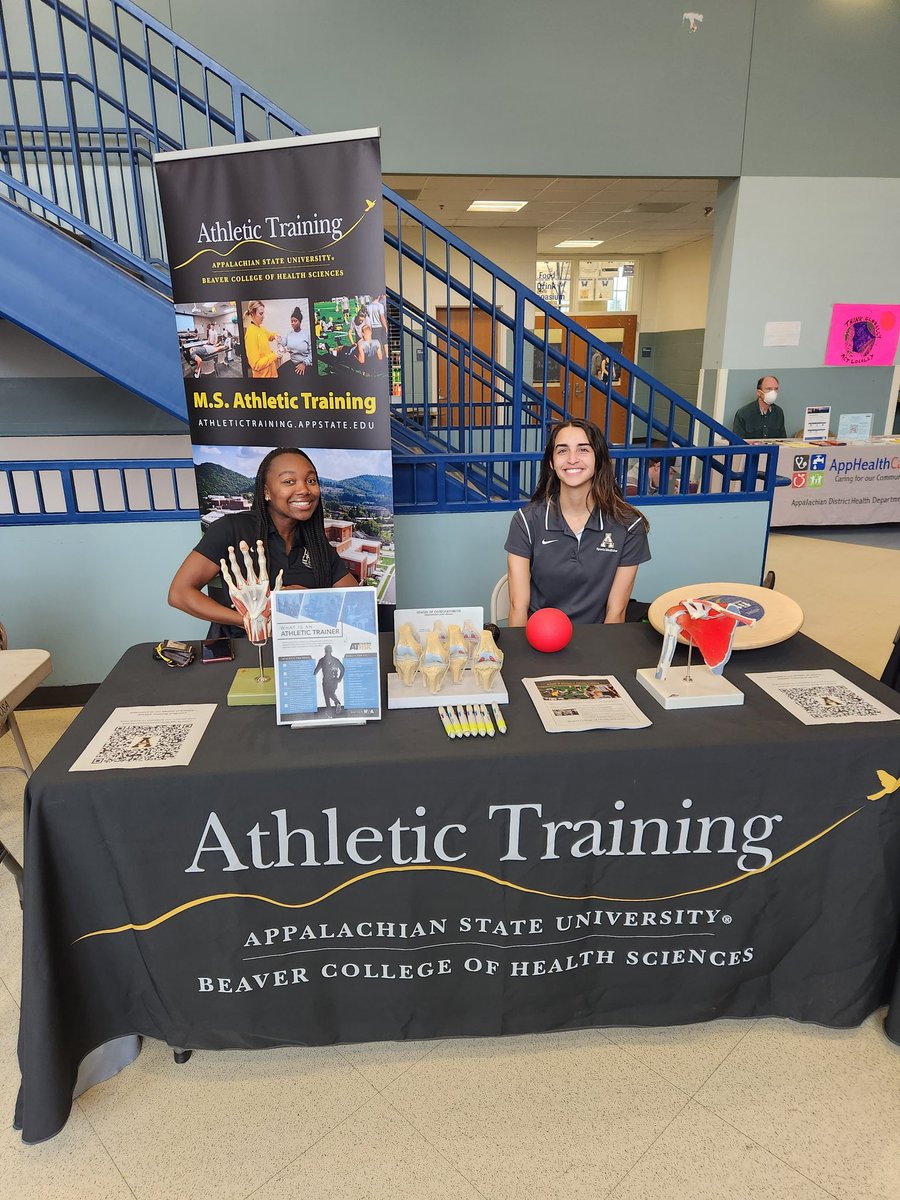 appstateATP's tweet photo. Great job by our AT Student Association representing athletic training this morning at the NW NC HOSA - Future Health Professionals Conference career fair!
#ATsAreHealthCare
#AppStateMSAT
#TakingHealthToNewHeights
@bchsappstate https://t.co/PZBeuLvmSn