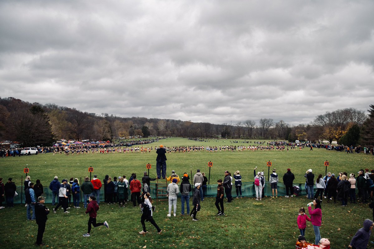 mbaxter091's tweet photo. @IHSA_IL XC State. The start of the 1A girls race at Detweiller. @MileSplitIL #ihsaxc22 https://t.co/ZcVa60qA0E