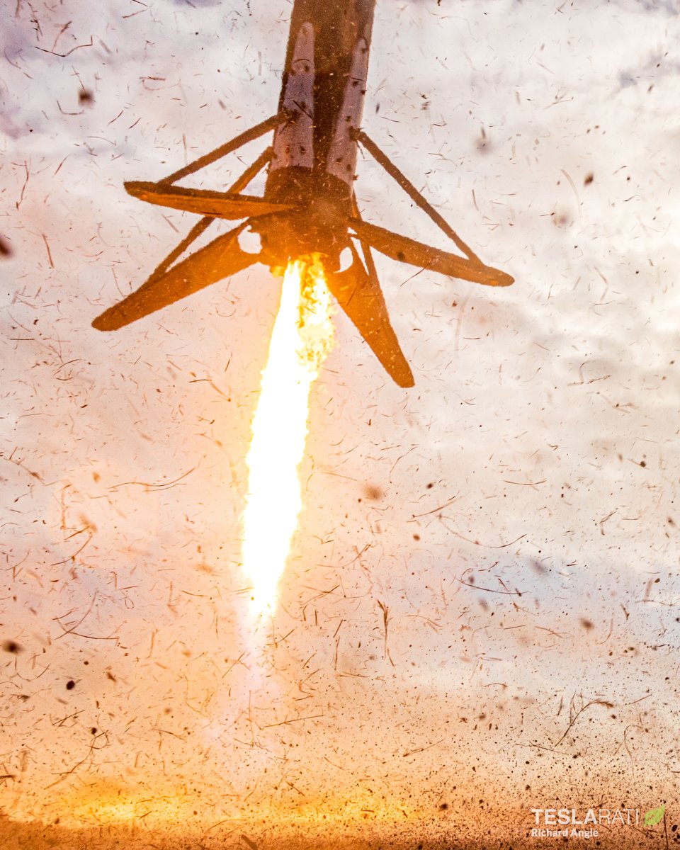 Teslarati's tweet photo. Coming in hot! A side booster of the Falcon Heavy lands at LZ-2 after completing its portion of the USSF-44 mission! 

📸: @RDAnglePhoto https://t.co/7Qw5XEaZR5