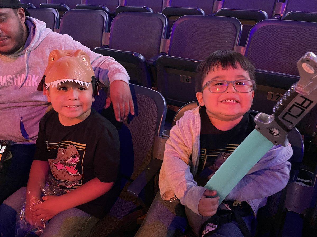 abby7392's tweet photo. #JURASSICWORLDLIVETOUR https://t.co/0dc9HgfbYV