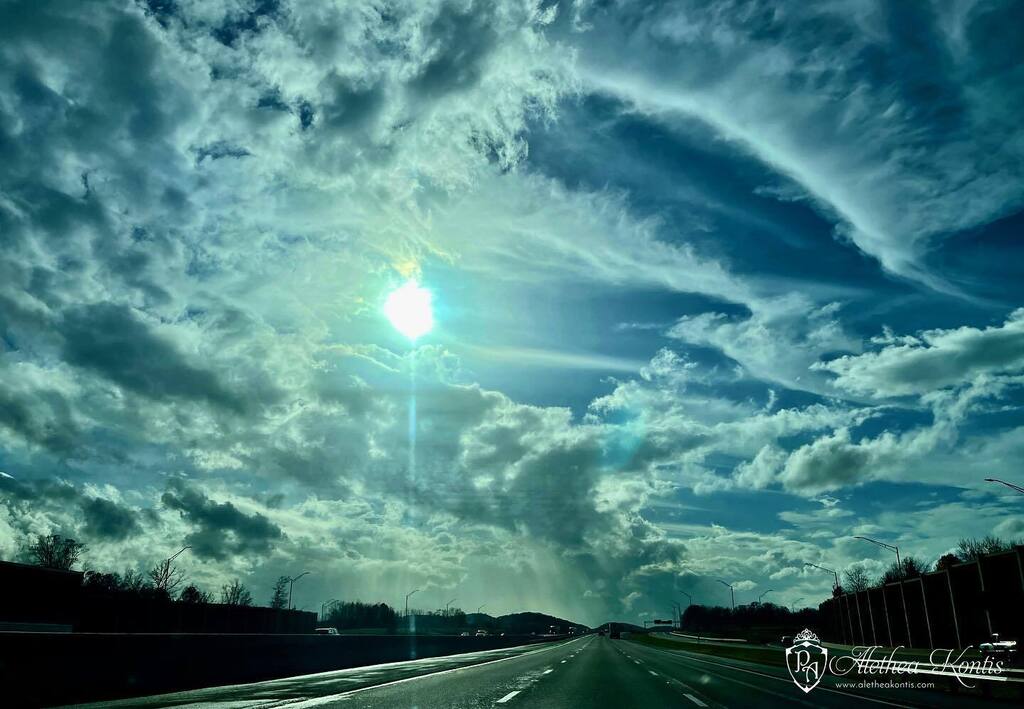 AletheaKontis's tweet photo. Long drive south today - arrived safely in NC where Iโll recuperate for the next little bit with mi familia! ๐
.
#WhyIsItHot #AuthorsWhoChase #skyhunter #lookup #stormchasing #stormchaser #weather #thunderstorm #stormclouds #nature #severeweather #clโฆ https://t.co/Qi1ArBI6QL https://t.co/7Q6bH7EHjF