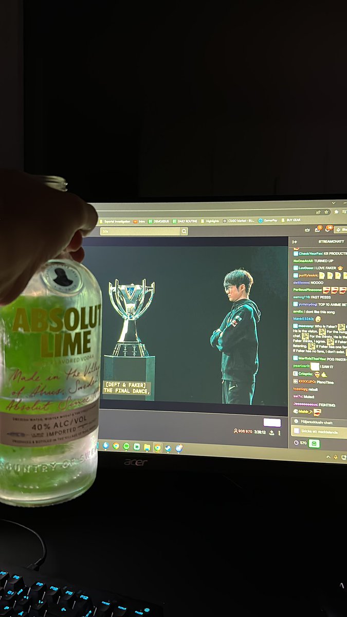 GRIPENTV's tweet photo. VODKA OCH WORLDS, FRAMÅT!  #FAKER #SKÅL #WORLDS22 https://t.co/HwMdcWRrW2