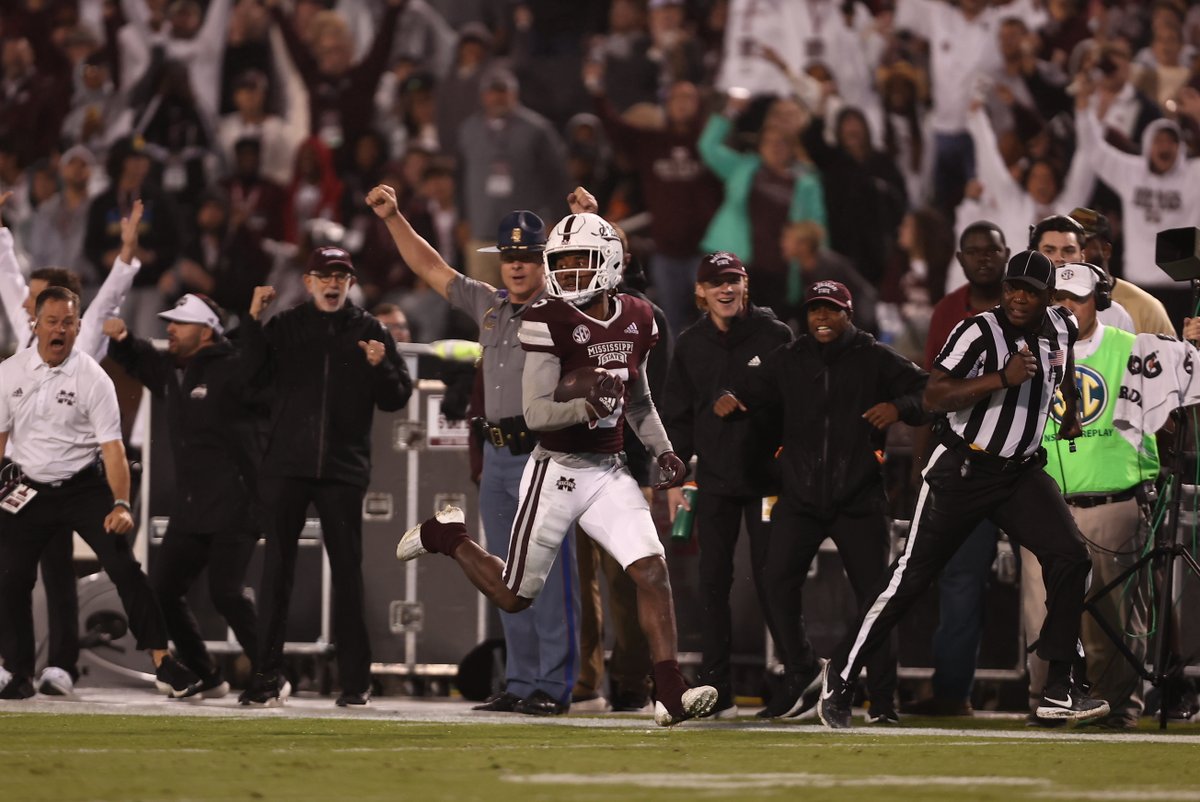 Take a bow, <a href="/TuluuuuuG/">Tulu🖤</a> 👏 

👉 92 yard kickoff returned for a TD
👉 Tied school record for career kick return TDs

#HailState🐶