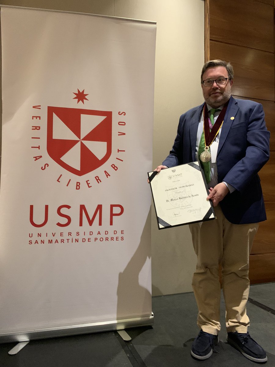 manu_barreiro's tweet photo. No tengo palabras para expresar el agradecimiento por mi nombramiento como Profesor Honorario de la Universidad San Martín de Porres de Lima! Gracias un acto inolvidable! #ASPEIN #SomosGETECCU https://t.co/7BFxWcIQoz