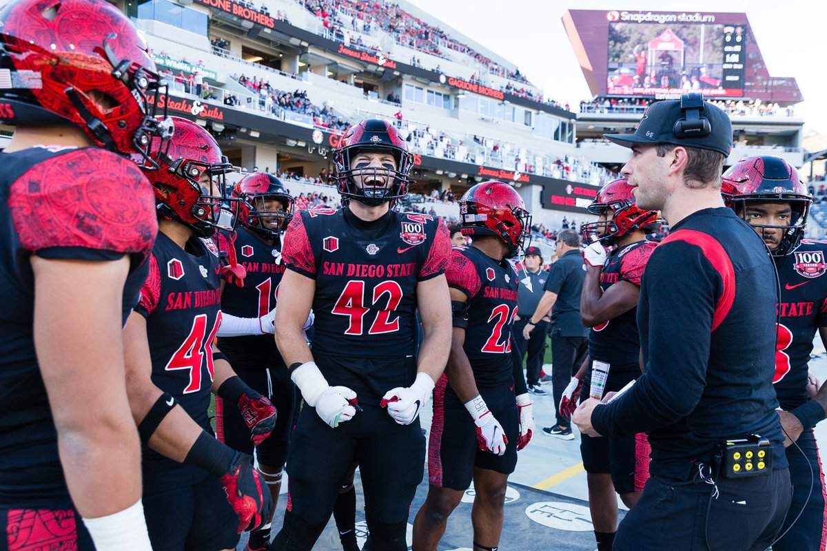 Back for the second half! 📺: @CBSSportsNet #TheTimeIsNow | #AztecFootball100