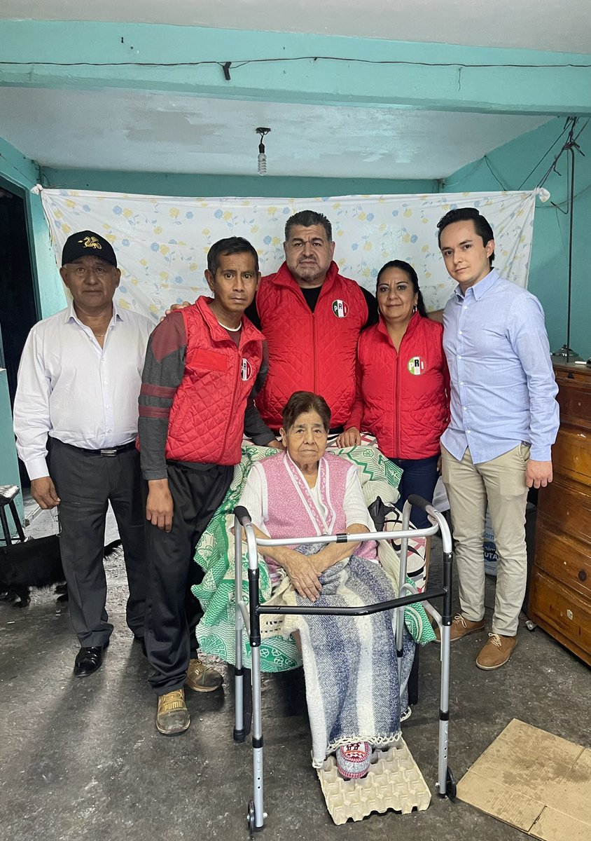 esanchezXXXI's tweet photo. Agradezco al Concejal @FernandoAlvaM por apoyar con la andadera para su pronta rehabilitación de la Sra. Isaura Castrejón, mamá de nuestro compañero de partido #RodolfoRodríguez, vecino de la col. Presidentes de México en la @Alc_Iztapalapa. #PorBuenRumbo, #LasCausasNosUnen. https://t.co/0RjQHAyAVp