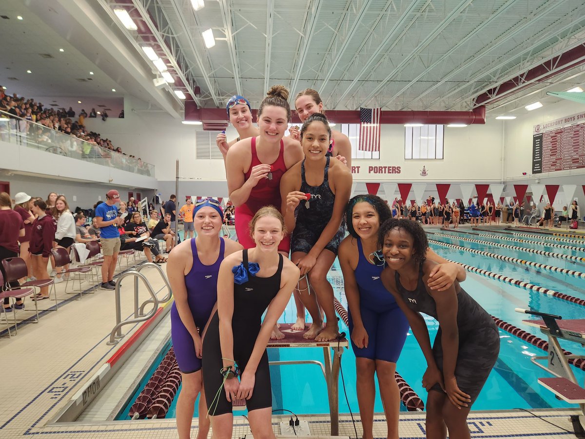 200 Free relay state qualifiers Maureen Flannery, Ella Briscoe, Annie Driscoll and Julia Barry and tied for 1st with LWE in a State Qualifying time of 1:37.64!!
