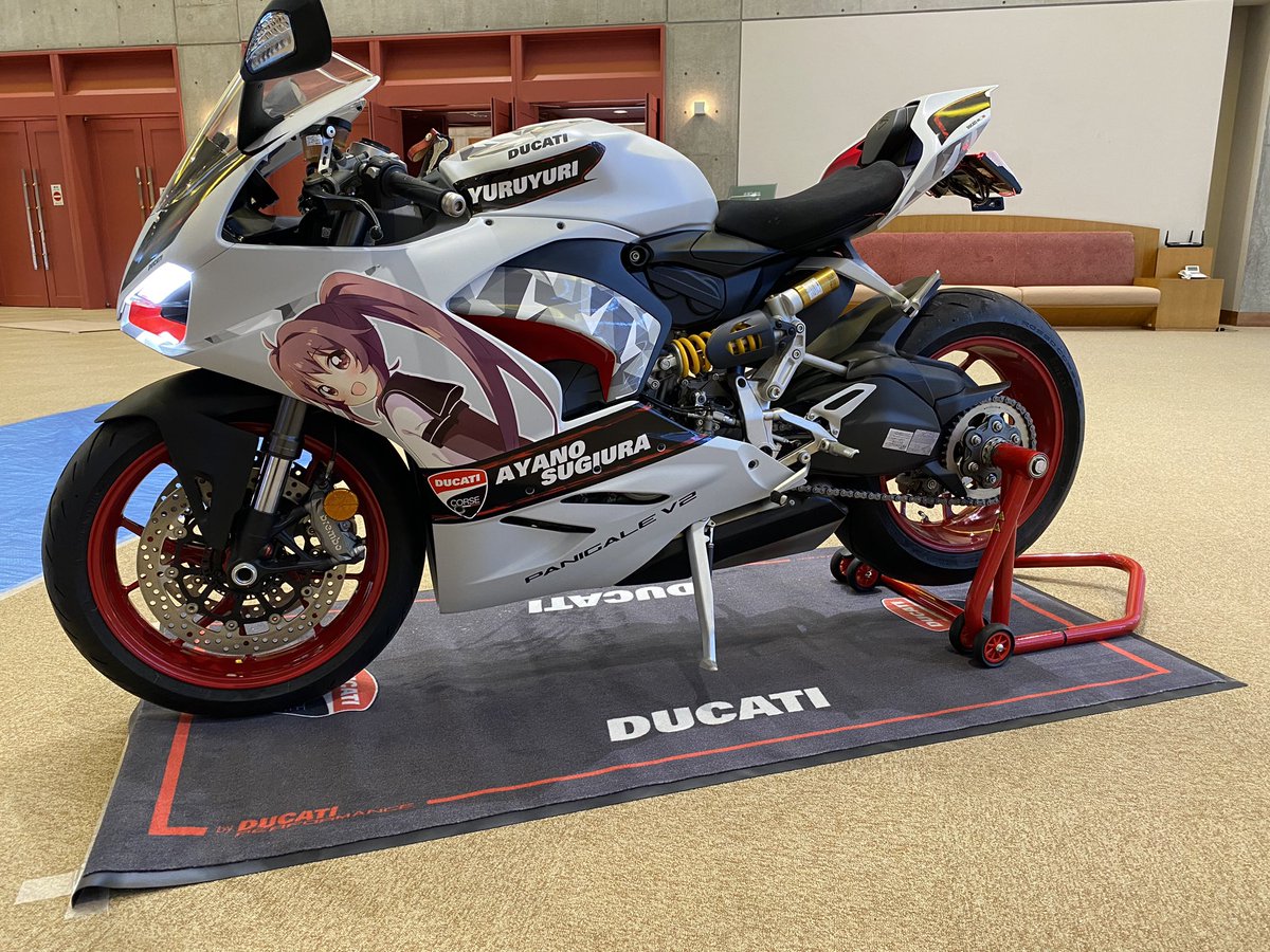 uh1208's tweet image. 【ご報告】
バイク買ったので、痛単車にしました。

車両:Ducati Panigale V2 White Rosso
仕様:ゆるゆり 池田千歳・杉浦綾乃
イラスト描き下ろし:はる様
デザイン・施工:COMPLETE様

#yuruyuri
#ゆるゆり活動日記
#痛車
#痛単車
#Ducati
#PanigaleV2
#WhiteRosso
※次ツイートに続きます。