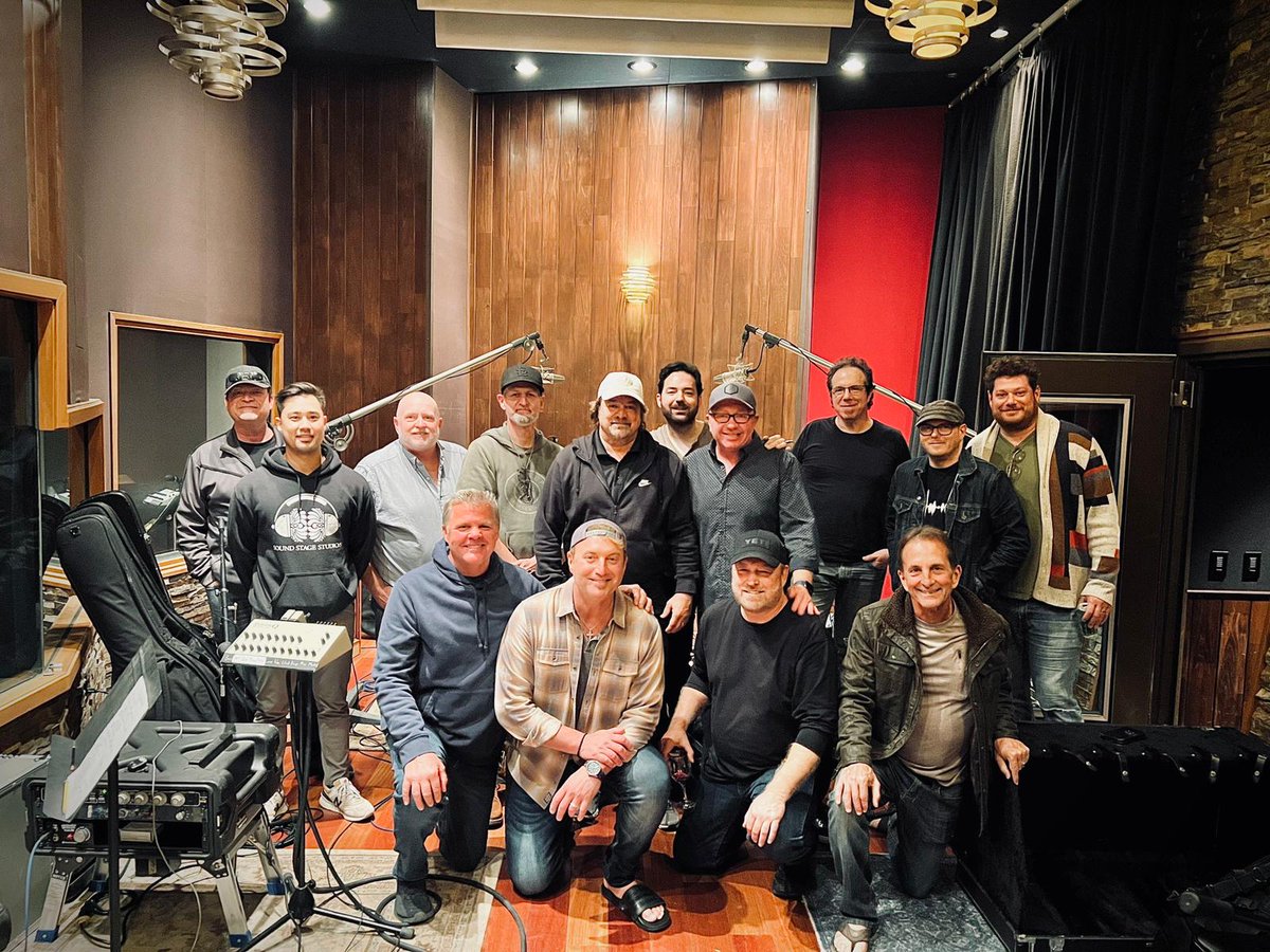 TheFrontmenLive's tweet photo. Had an incredible tracking session the other day!🎵🎸 Thank you again to everyone who helps us do what we do!

#trackingsession #recordingsession #recordingstudio #backstage #thefrontmenlive https://t.co/Gx4wlkxvPz