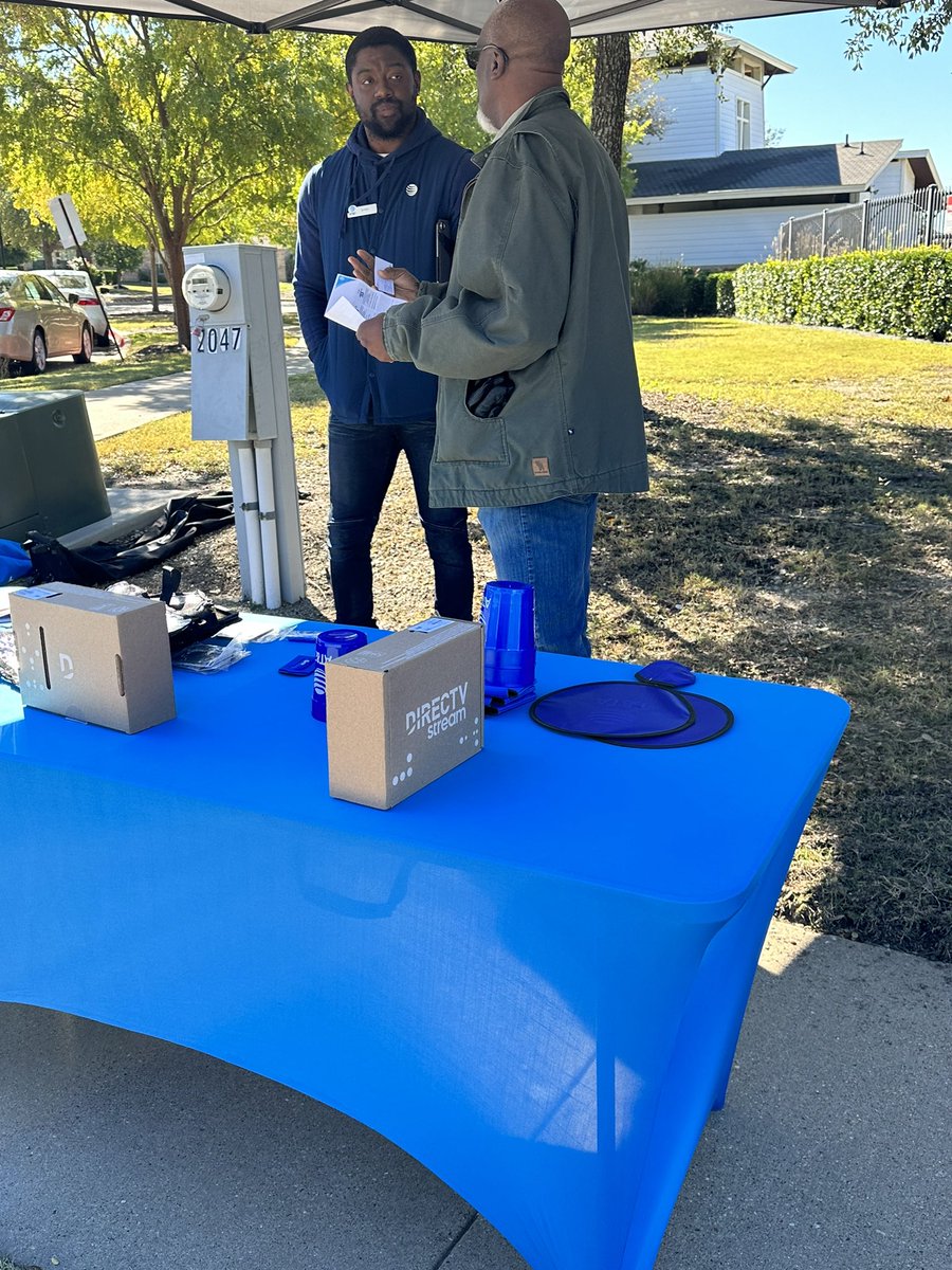 The Money Team had a great pop up Fiber event! 5 BBs and 3 Leads @Kaidee2x 🦾 special shout-out the one of the best RSMs on this side of the Mississippi @AiyshaMc, and definitely can’t forget about <a href="/NTXJess/">Jessica Carranza</a> and <a href="/yvetteNTX/">YvetteNTX</a> 4 the partnership! #WinAsOne #NTXATT #attfiber