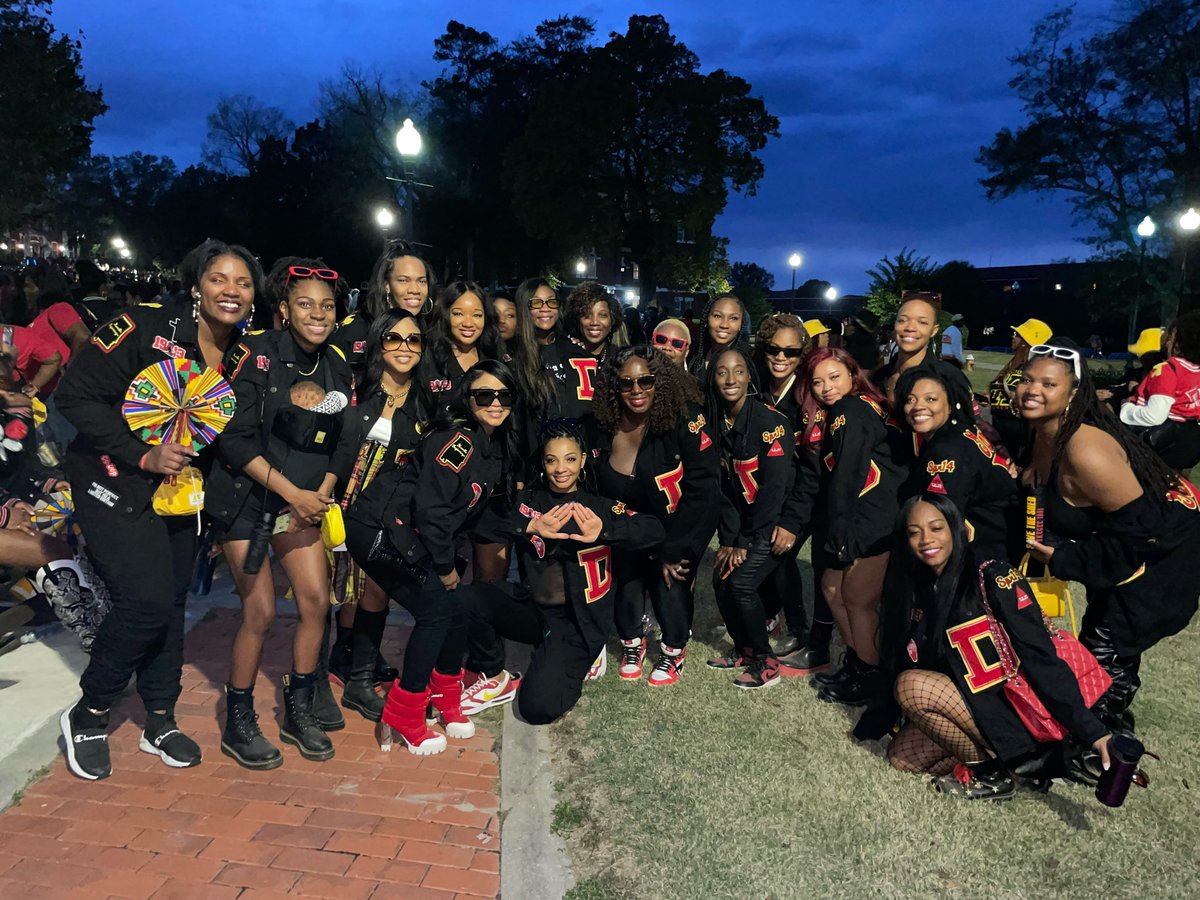 justqueenT's tweet image. Look at the material . The crowd favorite . SP14 . My girLS #LLJC