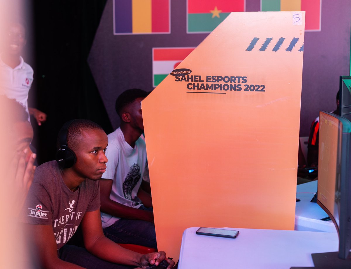 Clap de fin pour ce Qualifiers Senegal du <a href="/SahelEsports/">Sahel Esports Champions</a>
GG à @moupro1 et <a href="/mhdcamara10/">mouhamed camara</a> finalistes du tournoi qui vont représenter le Sénégal lors de la grande finale le 23 novembre. 
On espère tous vous voir pour encourager nos champions pour la victoire finale 🥳🥳🥳