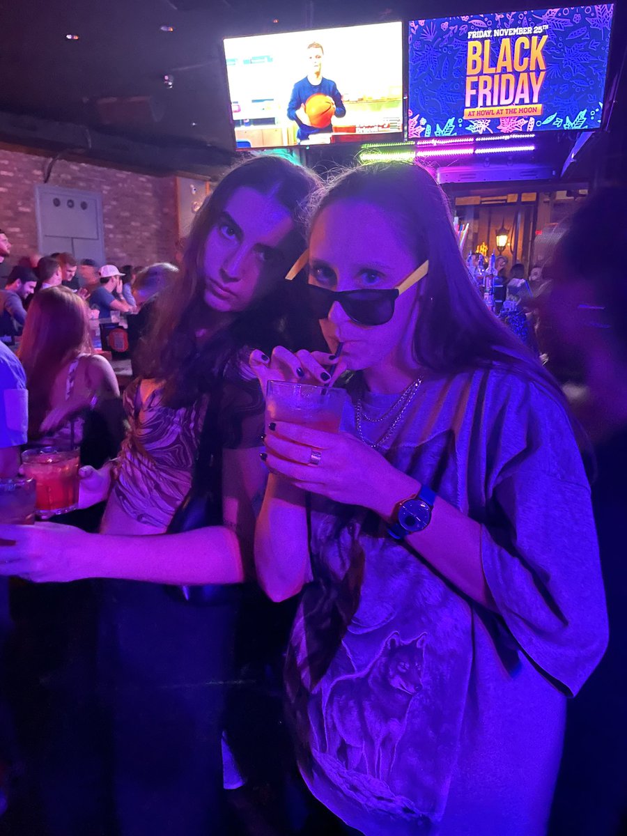 baylitt's tweet photo. #howltv #howlboston https://t.co/UDy4ycz5iz