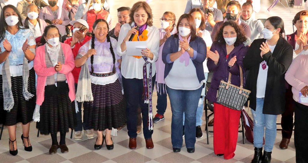 50mas1edomex's tweet photo. ¡Continuamos creciendo! 💜🙌

Hoy nuestra presidenta @AnaLiliaHerrera tomó protesta a los colectivos de la región Otomí-Mazahua 👏

Estaremos trabajando para hacer la diferencia. ¡Vamos juntas por una sociedad más igualitaria! https://t.co/np7zIKgKCi