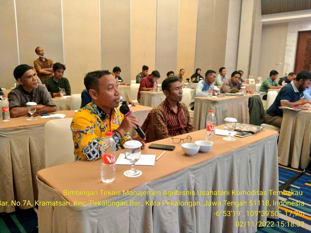 distannakjateng's tweet photo. Bimtek Manajamen Agribisnis Usahatani Komoditas Tembakau (Semarang,2-3/11/2022) narasumber Komisi B @dprdjatengprov, Ka.Dispertan Kab.Pekalongan,BNI Wil.Semarang, PT. Djarum dan CV. Wali Limbung Cigar. Diikuti petani tembakau Kab.Pekalongan &amp; Pemalang.
#JatengGayeng 
~Thread~ https://t.co/rj5hTtNFRG