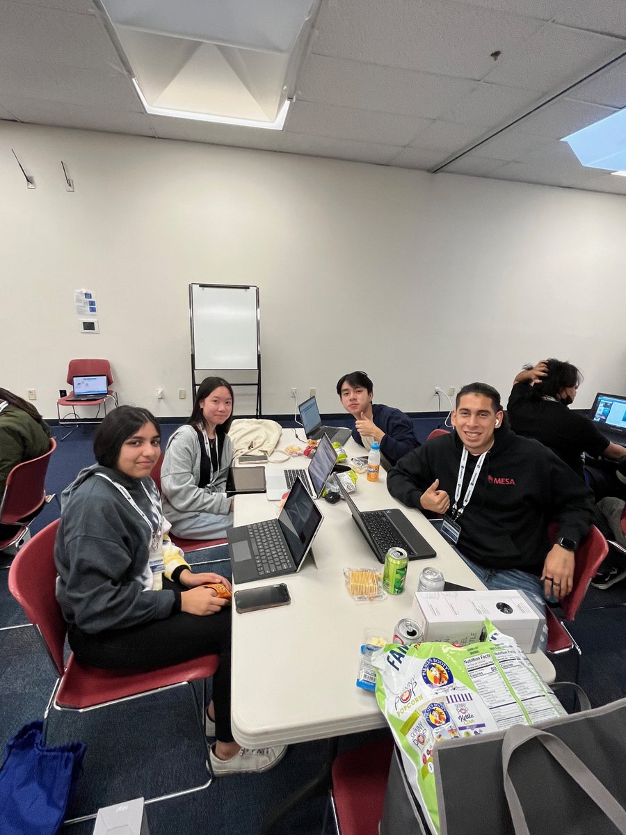 TheSJCOE's tweet photo. Two teams of coders and one multimedia team came from McNair High to compete at today's #h2ohackathon. They also had a chance to meet with @kevinjlincoln during his visit to the competition. https://t.co/tbxAQSe797