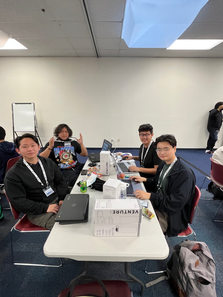 TheSJCOE's tweet photo. Two teams of coders and one multimedia team came from McNair High to compete at today's #h2ohackathon. They also had a chance to meet with @kevinjlincoln during his visit to the competition. https://t.co/tbxAQSe797