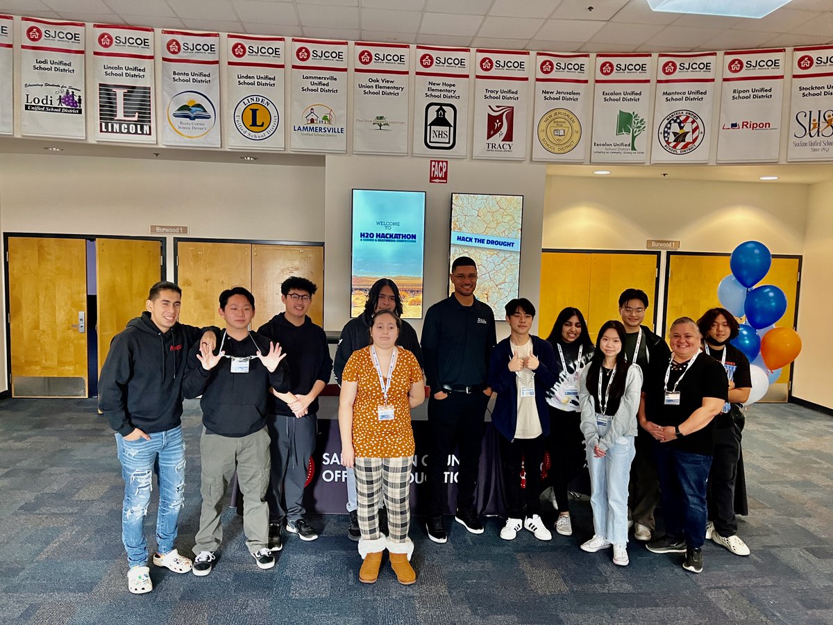 TheSJCOE's tweet photo. Two teams of coders and one multimedia team came from McNair High to compete at today's #h2ohackathon. They also had a chance to meet with @kevinjlincoln during his visit to the competition. https://t.co/tbxAQSe797