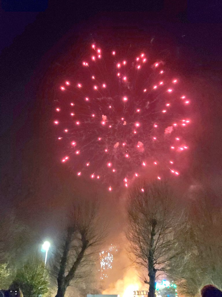 bexiebob's tweet image. A trip out to see the fireworks while we are on the narrow boat with Network! #ScoutingAdventure #narrowboat #BonfireNight2022