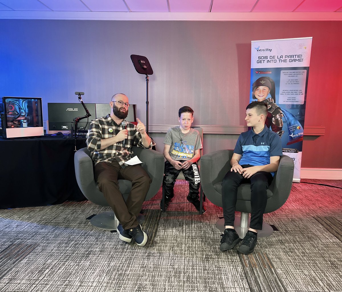 EnfantSoleil's tweet photo. Joignez-vous à nous pour la journée nationale Extra Life 🎮🕹 Nous sommes en direct sur Twitch jusqu’à 23h ce soir : https://t.co/M7VmX2KoSS https://t.co/EVZuNZiKmg