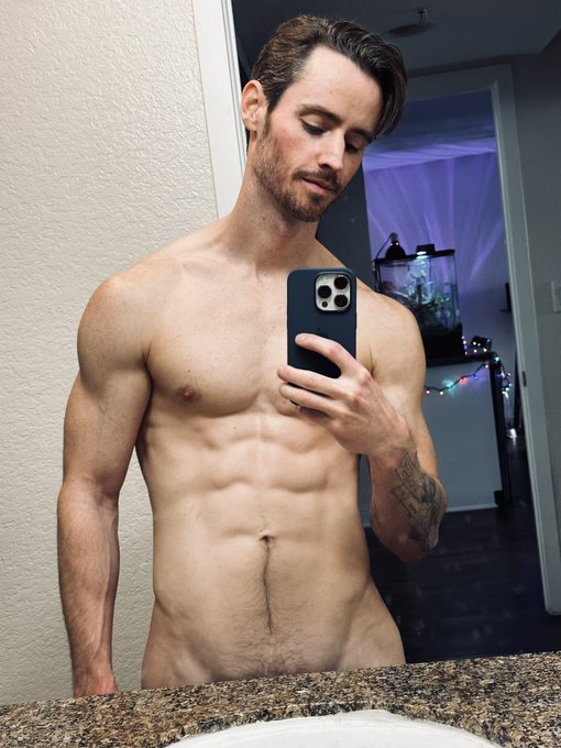 I can&rsquo;t find my pants https://t.co/vKcdEikR8H