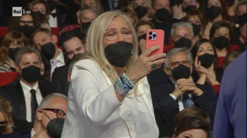 “Ti comporti come se avessi scalato a piedi l’everest”
“L’ho fatto”

ALESSANDRO EGGER IO TI ADORO
 #BallandoConLeStelle