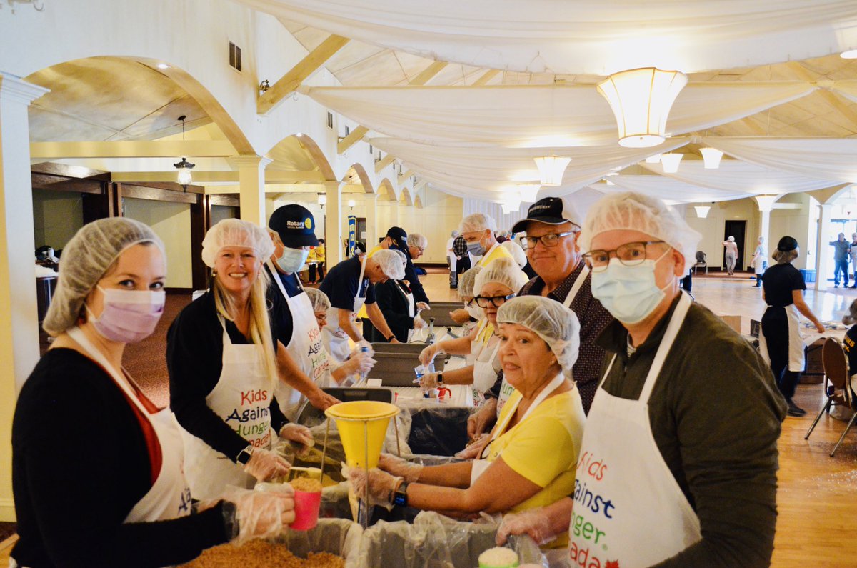 TurnbullWhitby's tweet photo. Four Rotary Clubs in Durham combined efforts today to feed hungry kids locally and internationally!! My wife, daughter and I were happy to lend a hand to help, and great to see so many volunteers there! ππ»ππ»ππ»@WhitbyRotarySun @WhitbyRotary #KidsAgainstHunger https://t.co/XK47B9AMsJ