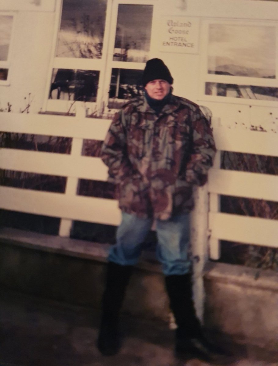 MikeMikes14's tweet photo. @falklands_utd 1983 outside the Uplands Goose https://t.co/2otpeTgJ2o