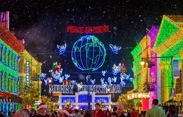 HistoryAtDisney's tweet photo. The Osborne Family Spectacle of Dancing Lights as seen at Disney’s Hollywood Studios. (1995-2016)

(Photo by @Tom_Bricker) https://t.co/hqvOtyxchb