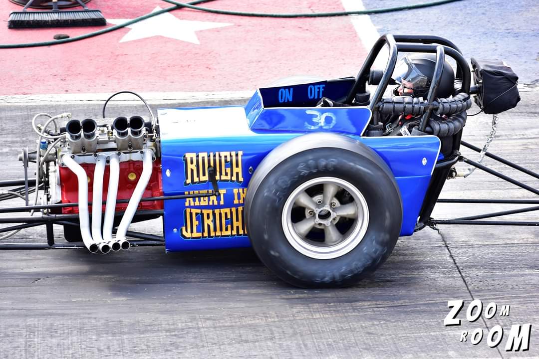 marioncofarmer's tweet photo. The crew at #zoomroom took some killer pics of the #roughnightinjericho dragster this summer up at byron ill.
Made it actually look fast.
#cantfarmallthetime #buzzingthirddozen https://t.co/pEq5Yl3I6W