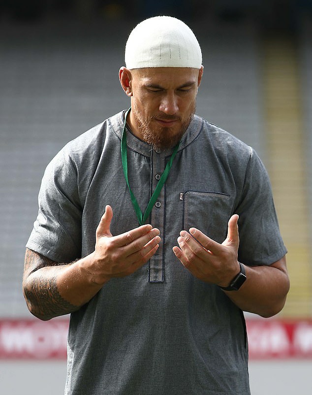 TrueWayy1's tweet image. 'I chased girls, drank alcohol, and it only gave me emptiness. My soul was yearning for something... I found Allah, I found Islam.'
- Sonny Bill Williams