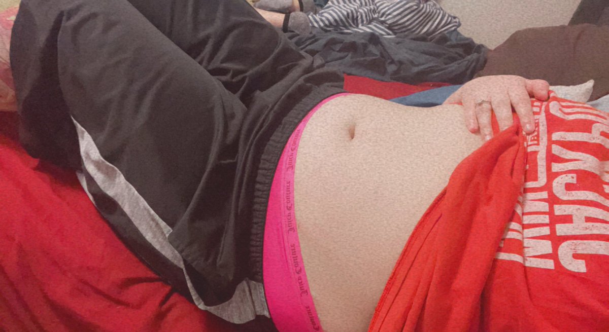 25 weeks 5 days into my second pregnancy and honestly looks like bloating to me. 

#crypticpregnancy