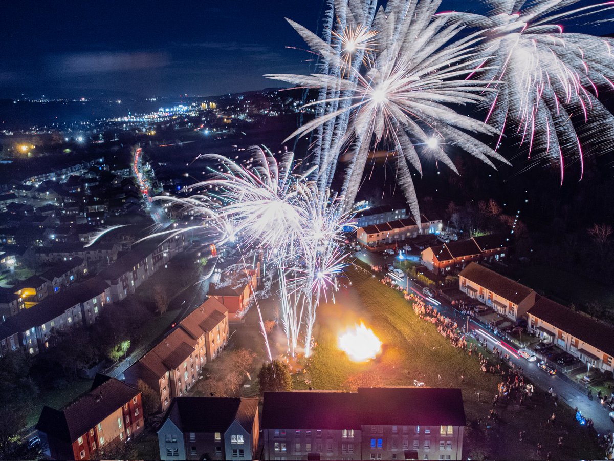 East End of Greenock showing how it's done 😎😂 #BonfireNight #inverclyde #Scotland