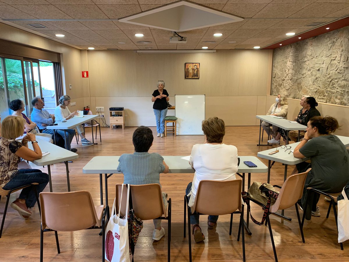 El voluntariat de NARINAN està de #formació! 
Fa unes setmanes va tenir lloc un taller sobre Tècniques d'aprenentatge a càrrec la Carme Hernández, psicopedagoga, a la Sala Madrui del Monestir de St. Pere de les Puel·les.