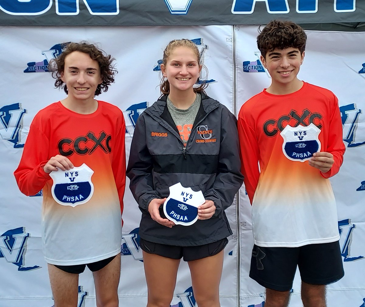 CCCSDxc's tweet photo. Churchville-Chili had THREE runners place in the Top 10 of their races today and earn All Section V status for cross country 2022. This is a nice honor. Congrats to Nathan, Alexa & Ryan. #fastjuniors @CCCSDathletics @CCCSDtandf @CCCSDtweets @CCCSDOrologio https://t.co/QaUZMOZ7yl
