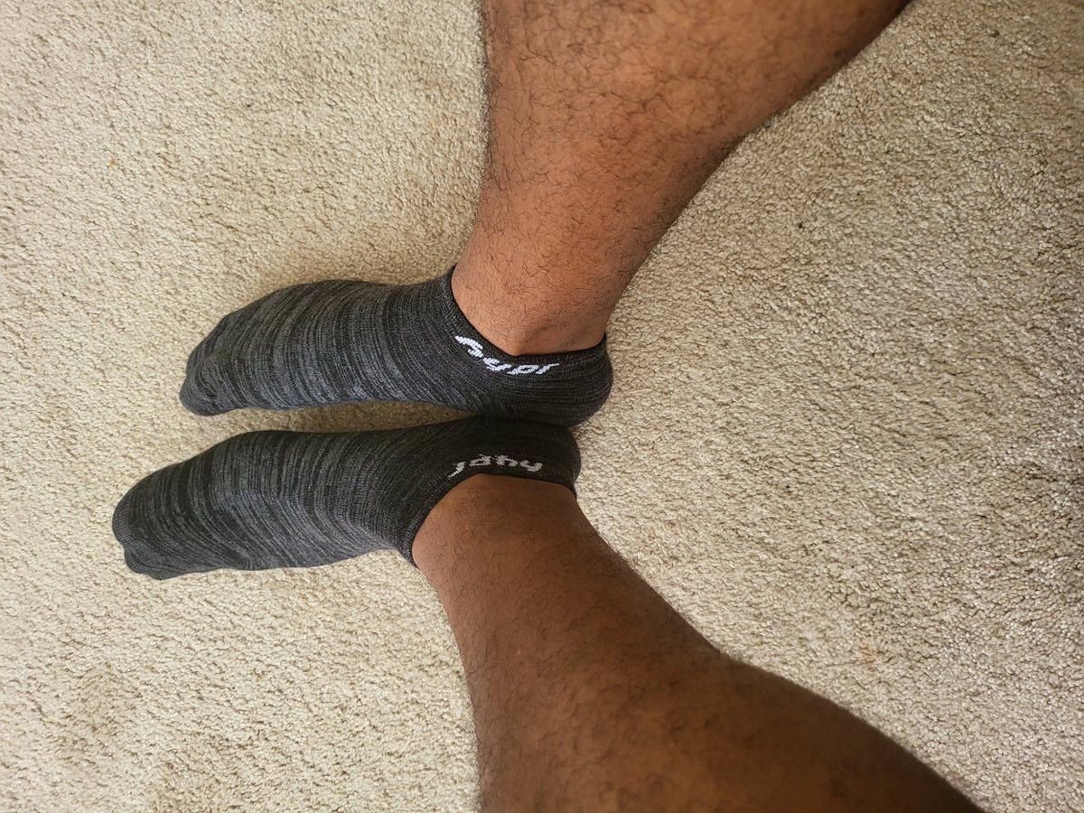 sirnutsalot21's tweet photo. Gym pump complete. Socks drenched. Now to enjoy game day. Get to serving boi$
#alpha #bicep #findom #cashmaster #footdom #sweaty #ripe #flex #alphasox #alphascent https://t.co/T7LyJ0WGq4