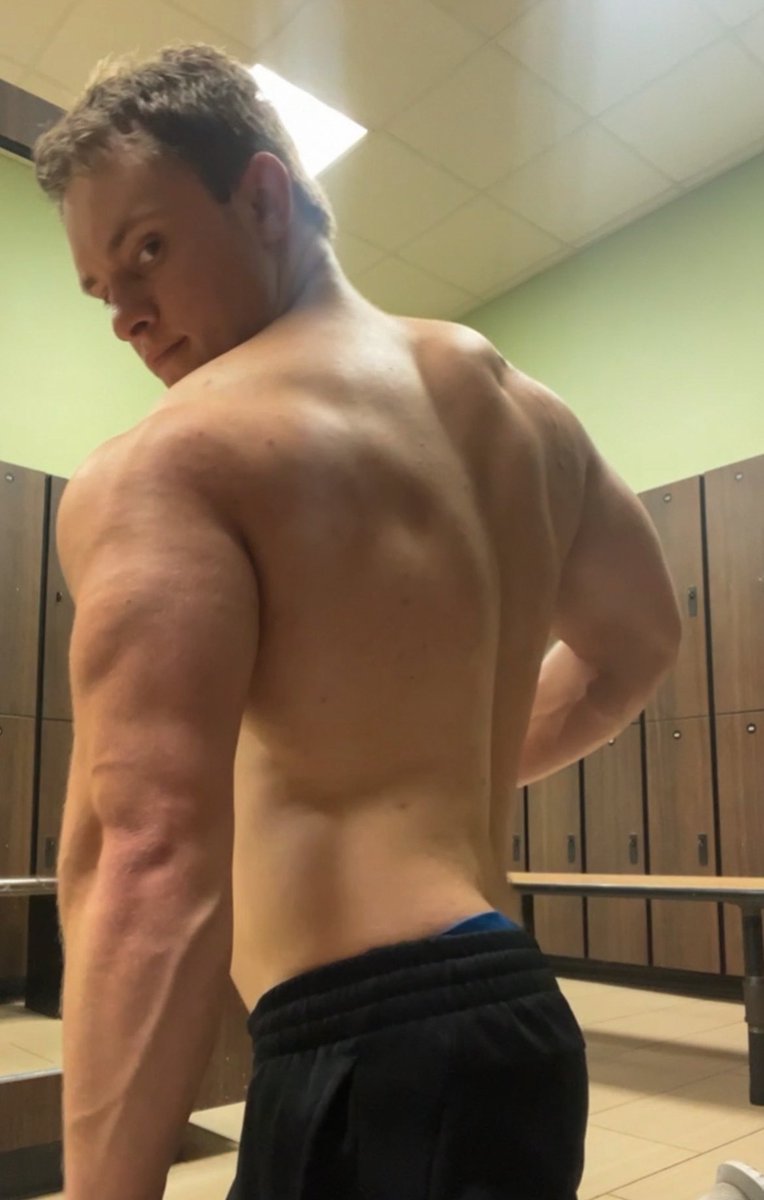 ljulee98's tweet image. Gym was too packed today to be legal but still got it in 😜